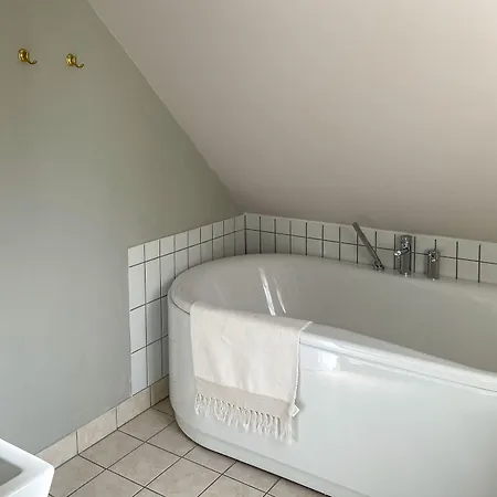 Strandgaarden Vesterø Havn